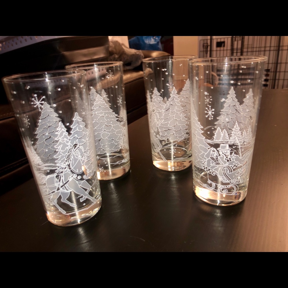 Avon’s 1995 President’s Club-Holiday Glasses